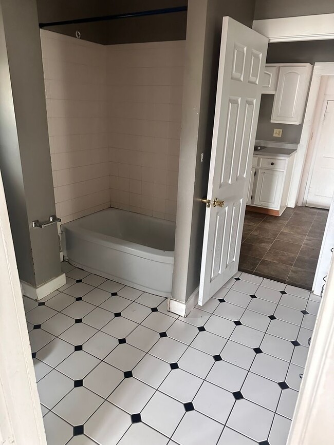 Photo - 311 W Elm St