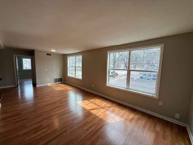 Photo - 555-565 N Kent St Unit 201