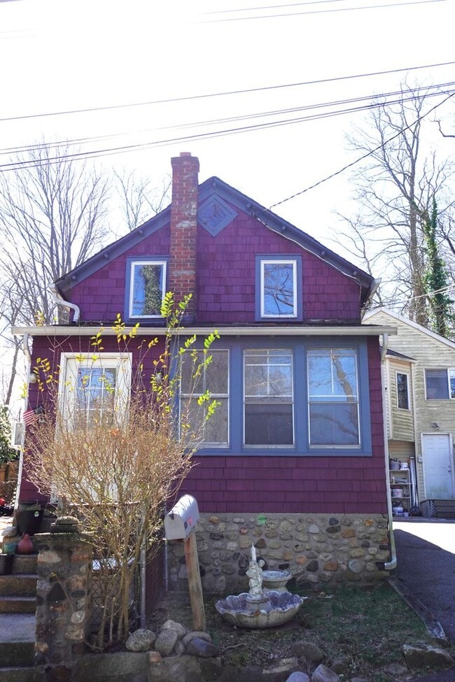 Super Cute 2 Bedroom Cottage - Super Cute 2 Bedroom Cottage House