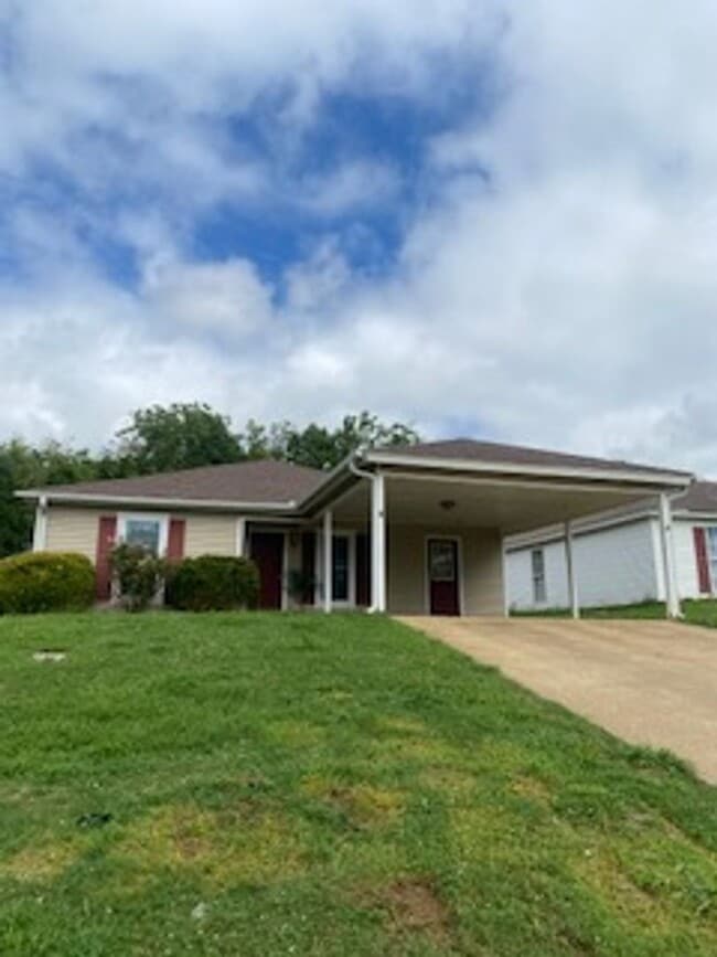 Building Photo - 121 Tomlinson Dr Rental