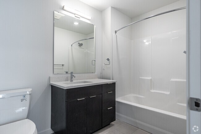 2BR, 1.5BA - 805SF