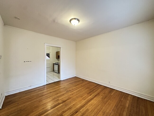 Photo - 824 W Waveland Ave