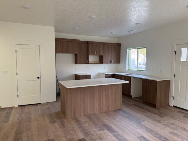 Photo - Beautiful townhome with 2 car garage, Central Air and Master Suite