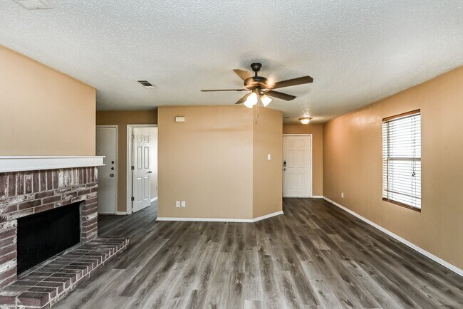 Photo - 5213 Bedfordshire Dr
