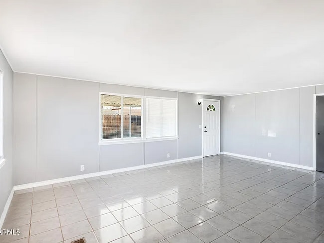 Photo - 110 E Jennifer Ln