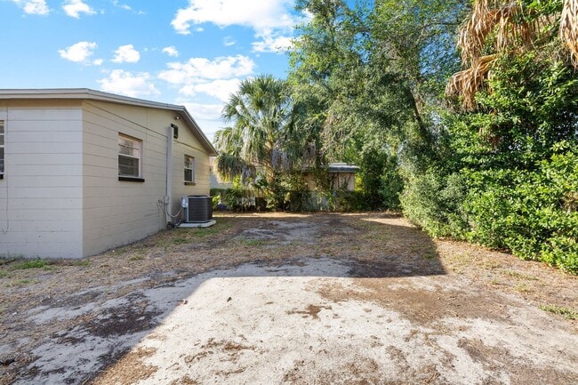 Photo - Spacious 3bdrm/1bath with bonus room ** $1,595.00 ** Section 8 OK ** Ready NOW **