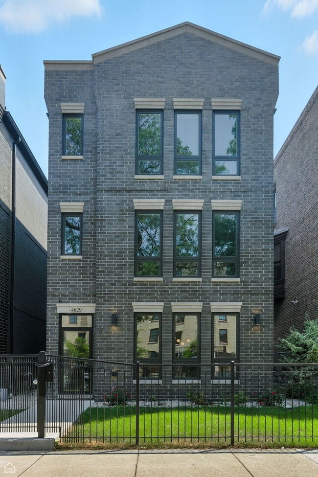 Building Photo - 4629 S Michigan Ave Unit 1 Rental