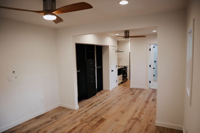 Living Room - 6742 De Longpre Ave