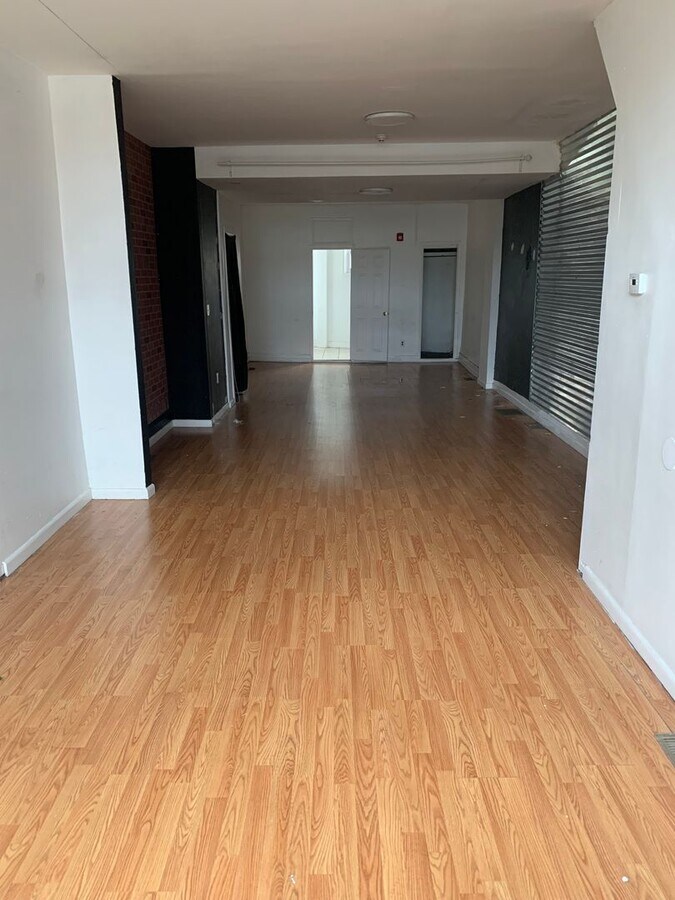 Prime Commercial Space on Girard Ave House House Rental in