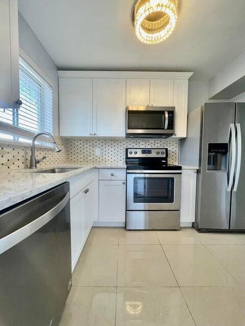 Building Photo - 1410 S Federal Hwy Unit 108