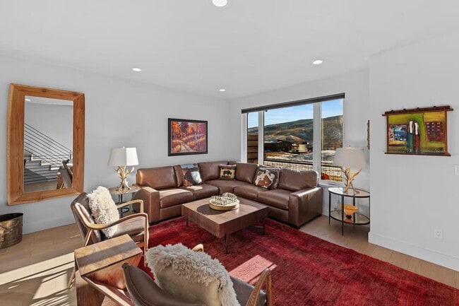 Building Photo - 85 Haverly St