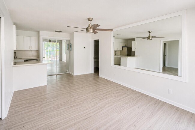 Building Photo - 612 Executive Center Dr Unit 207