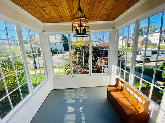 Photo - 1422 Markley St