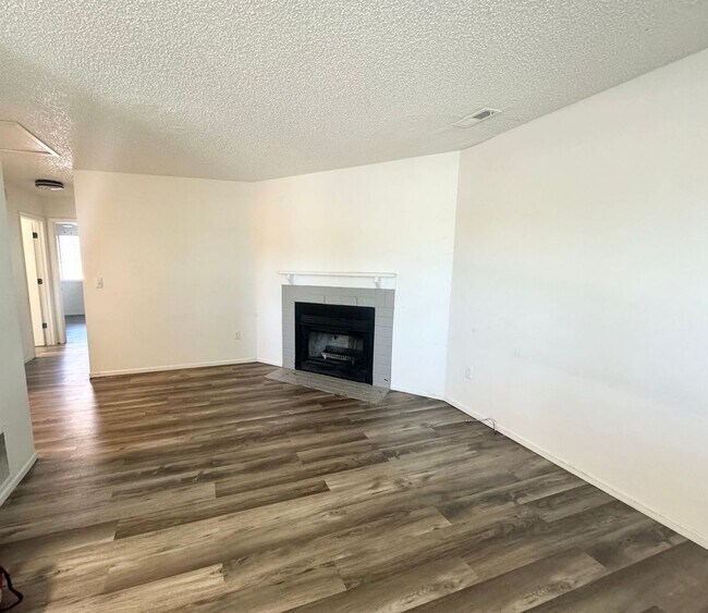 Photo - 5525 Bowden Loop Unit B