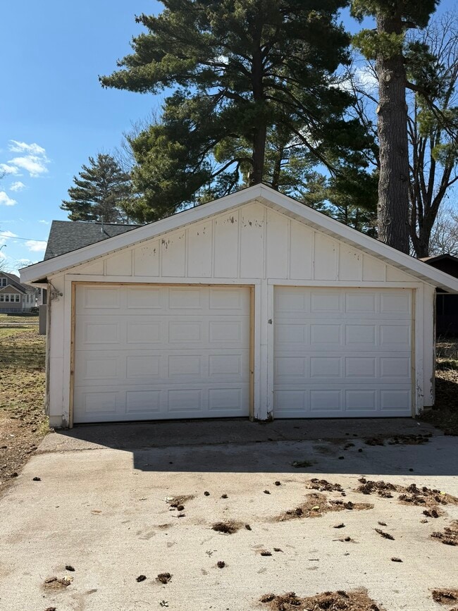 Photo - 823 Craite Ave