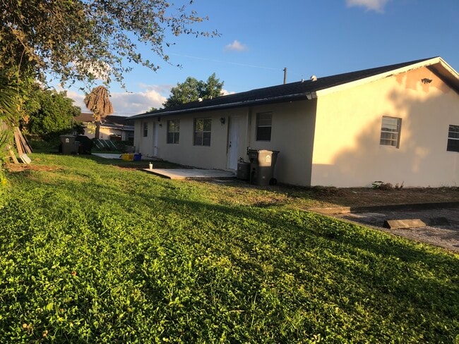 Building Photo - 1536 Barbarie Ln Unit 2 bedrooms 1 bathroom Rental