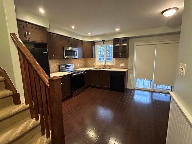 Photo - Spacious 2 Bedroom Townhome In Binbrook