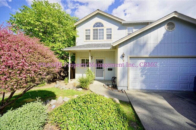 Building Photo - 9 Bayview St