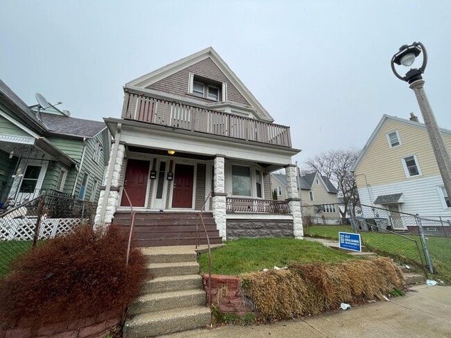 Photo - 2212 N Holton St