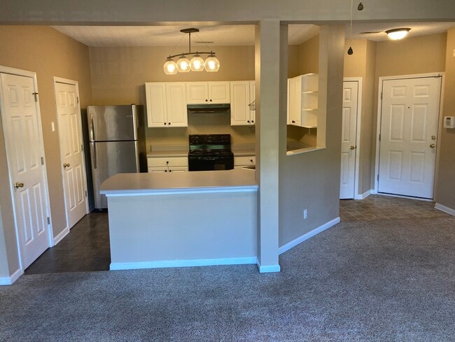 Building Photo - 141 Wexford Dr Unit 202