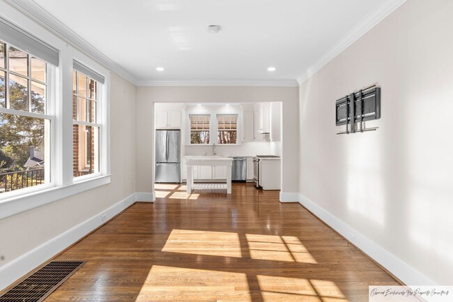 Photo - BEAUTIFUL ONE STORY BRICK HOME IN DOWNTOWN...