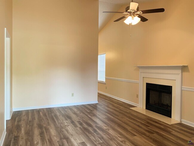 Photo - 106 Saddlehorn Dr