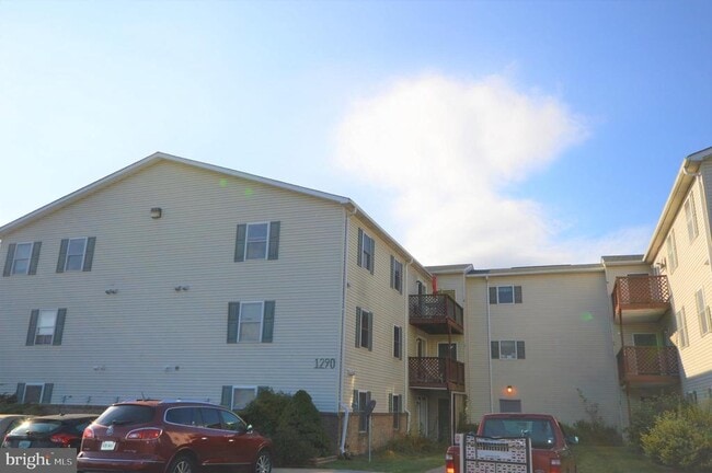 Building Photo - 1290 S Ox Rd