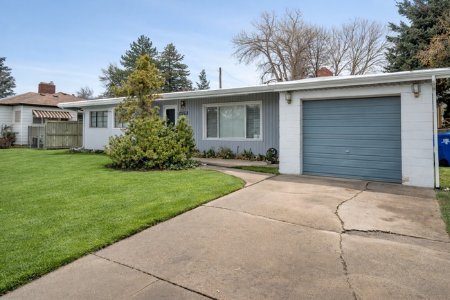 Building Photo - Beautiful Newly Renovated 3 Bed - 1 Bath Pet Friendly Home in Bountiful! Available NOW!