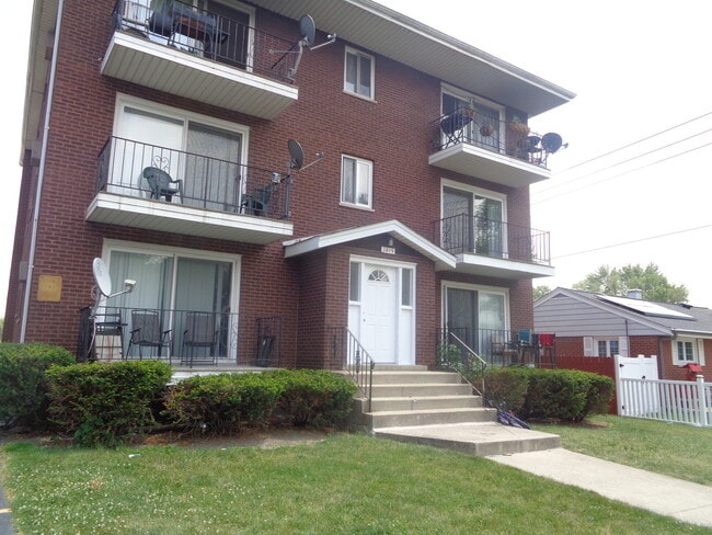 Building Photo - 7919 S 83rd Ct Unit 2N