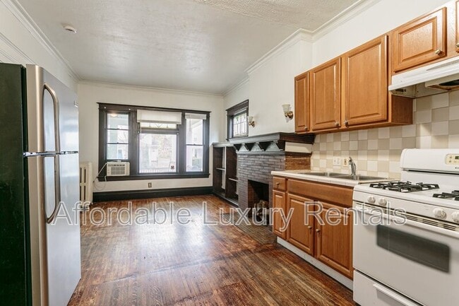 Photo - 336 S Goodman St Unit 1