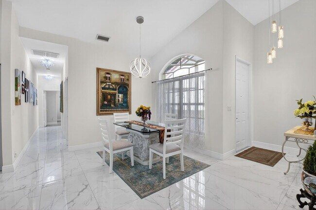 Photo - 6247 Heliconia Rd