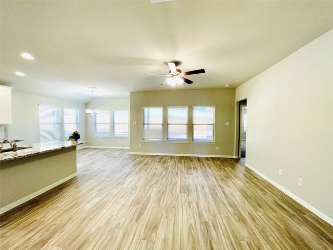 Photo - 934 Golden Willow Ln