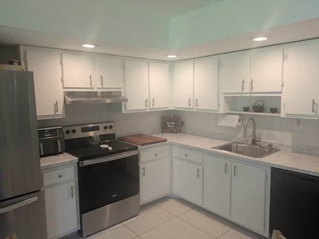 Building Photo - 8075 SW 107th Ave Unit 111 Rental
