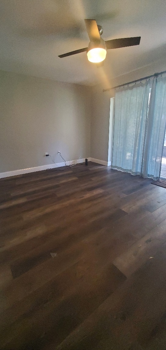 Salón - 6785 Sandwater Trl N