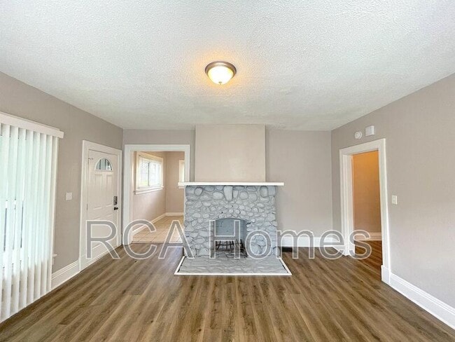 Photo - 433 N Bradley Ave