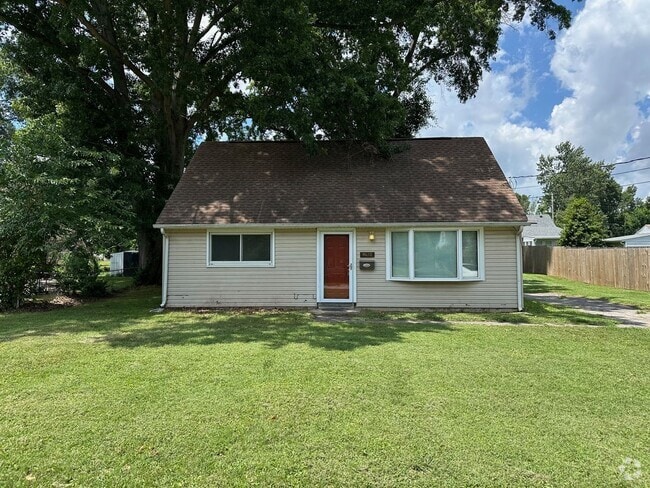 Building Photo - House for rent: Four bedroom,One bath, sto...