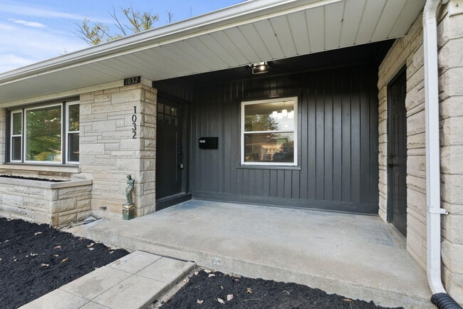 Photo - 1032 Algonquin Trail