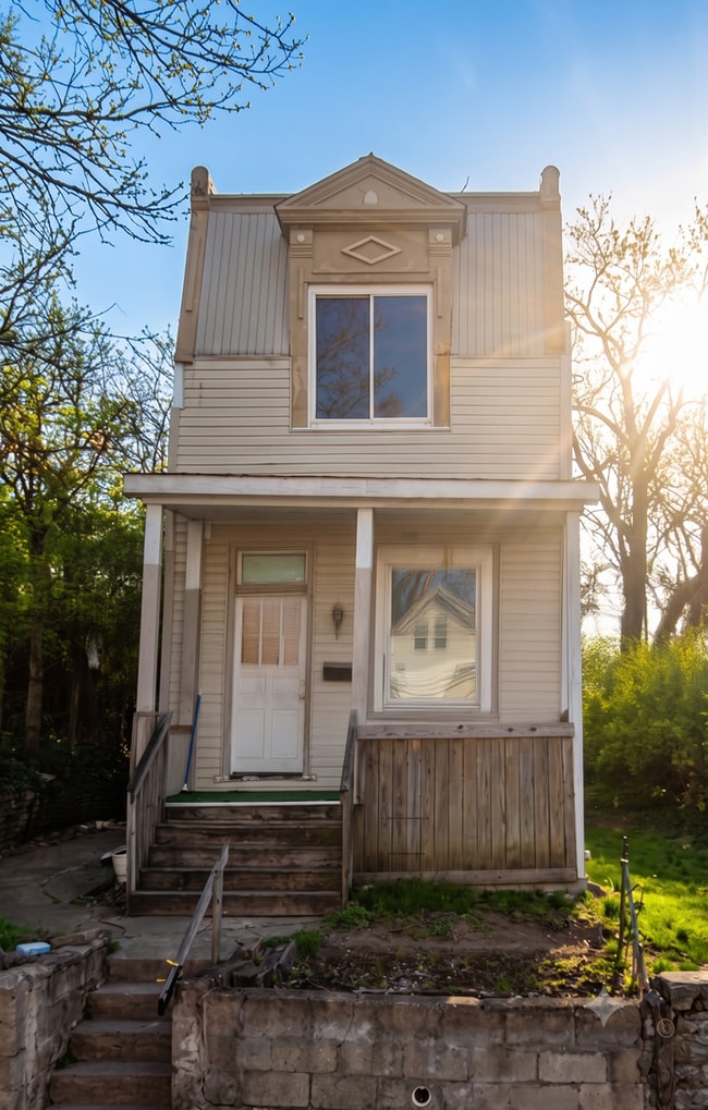Building Photo - Updated 4-Bedroom Cincinnati Home | Ready to Move In!