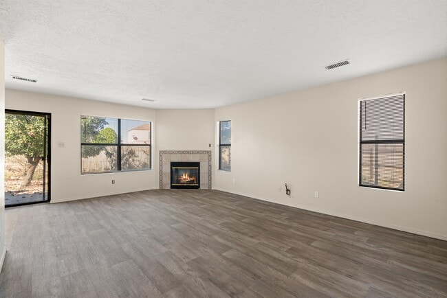 Photo - 4952 Butte Pl NW