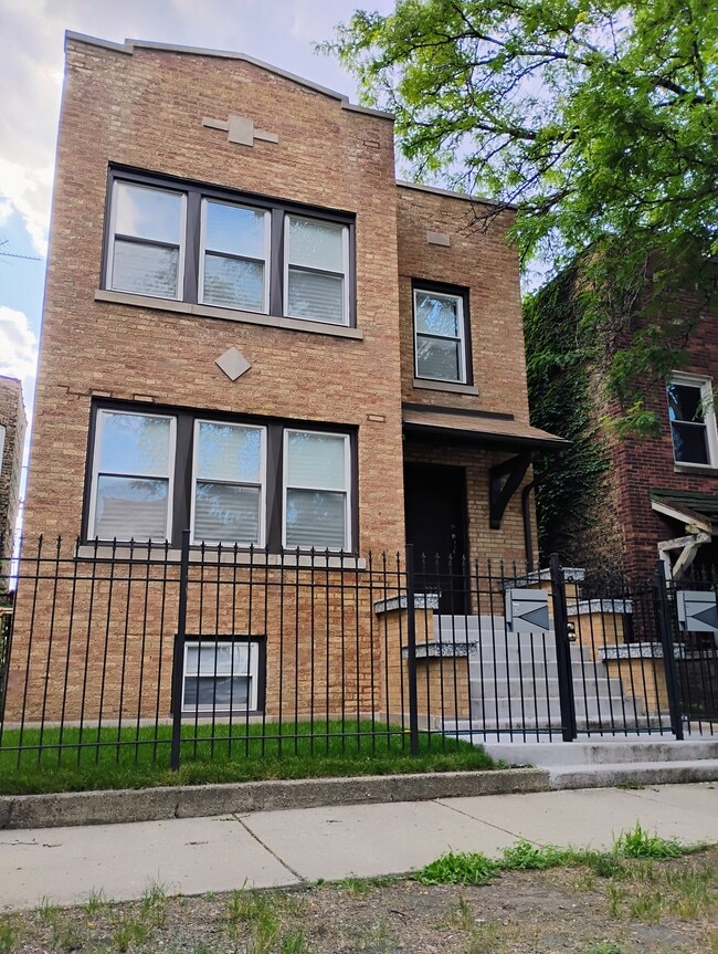 Building Photo - 7256 S Cornell Ave Unit 1 Rental