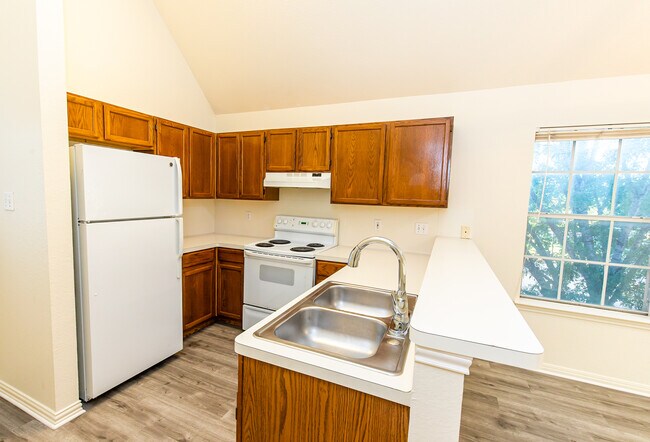 Kitchen - 3001 Whisper Oaks Ln Unit D