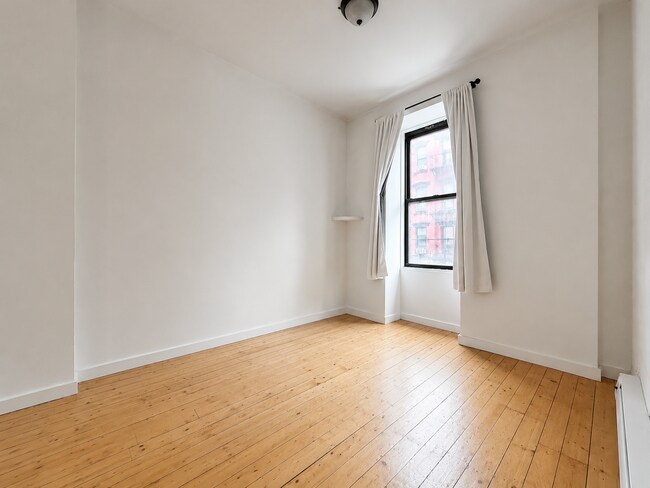 Building Photo - 3217-3223 PEARSALL LLC Unit 3