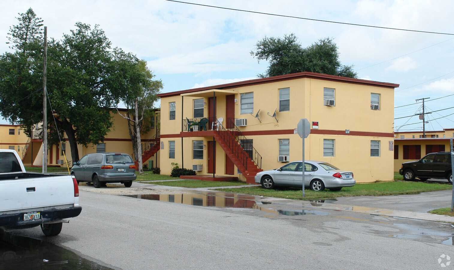 Photo - 725-745 NW 100th St Apartments