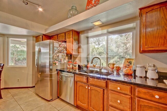 Photo - 1132 E Linda Ln