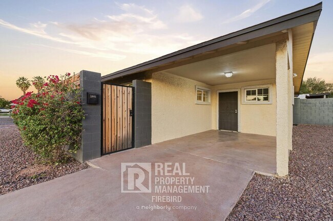 Building Photo - 1901 N 48th Pl