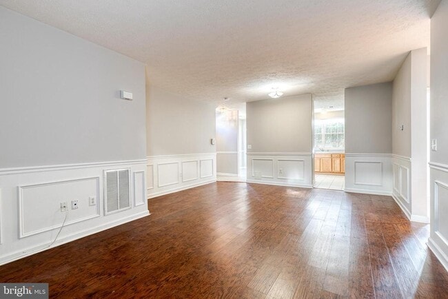 Photo - 747 Heather Stone Loop