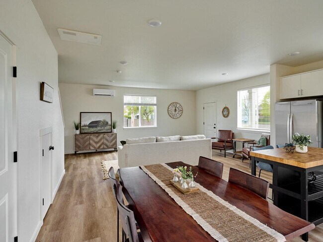 Photo - 106 28th Ave SE