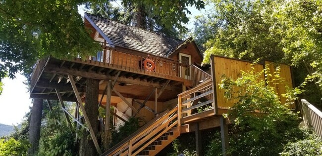 Building Photo - Furnished 2 bedroom with lake access-Avail... Rental