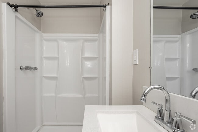 3BR, 2BA - 1,372SF - Primary Bathroom