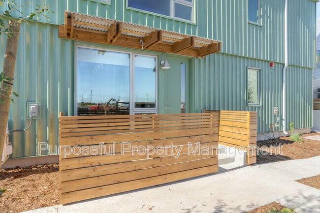 Photo - 934 Hangar Dr